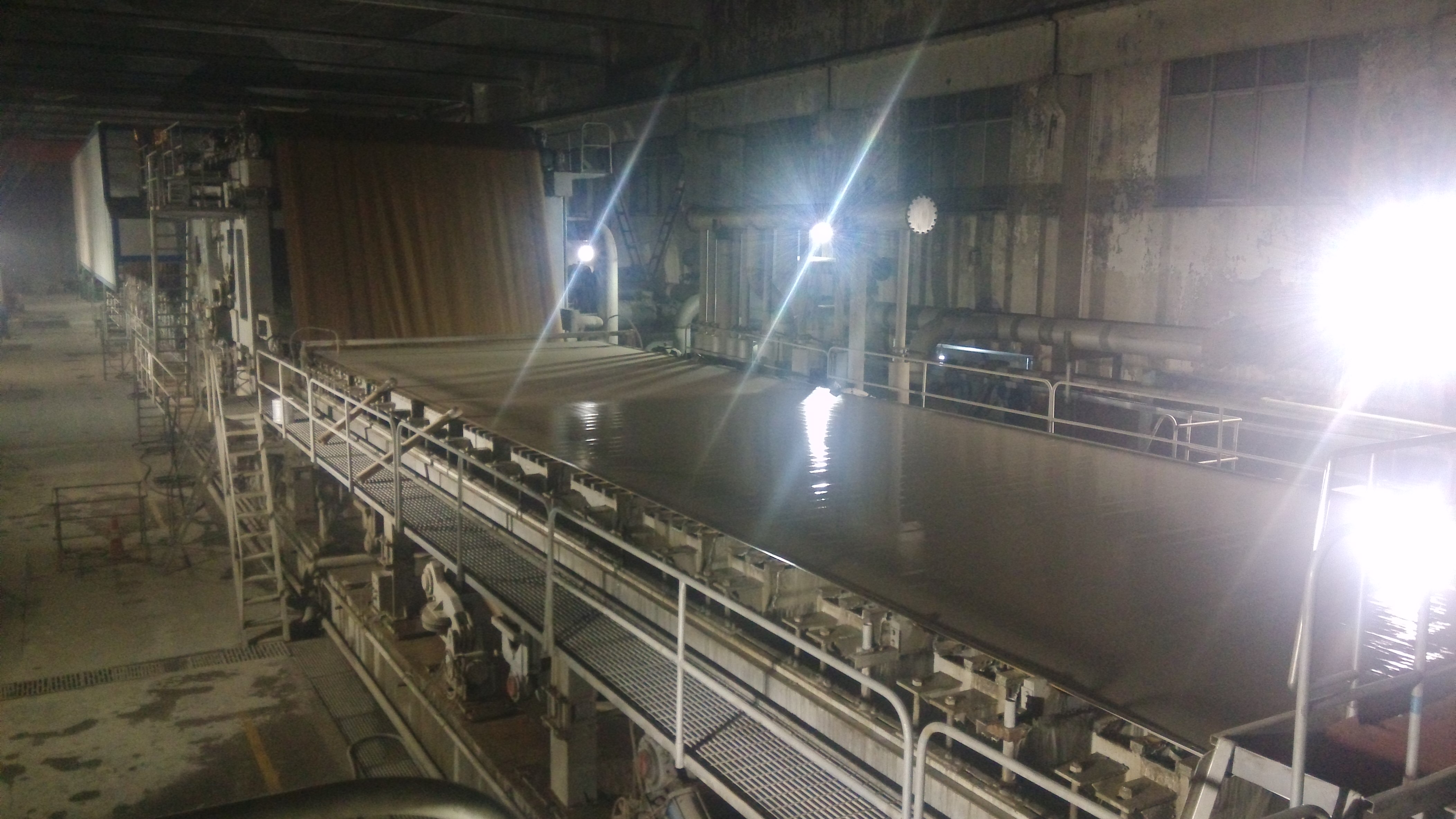 2013年8月，保定華康4200/400普瓦紙機(jī)順利開(kāi)機(jī)