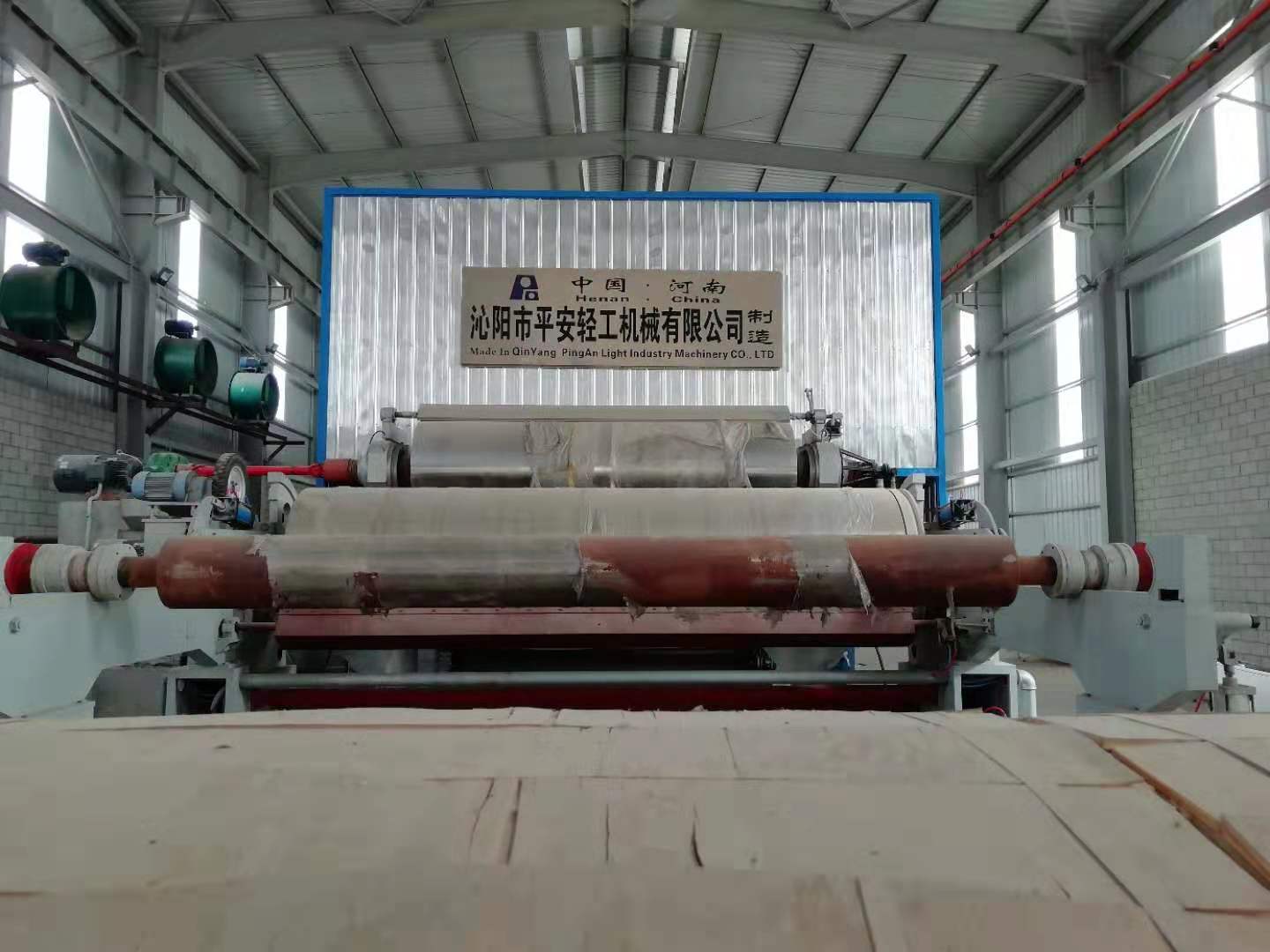 2020年3月，埃及薩達(dá)特城3800/400高瓦紙機(jī)順利投產(chǎn)